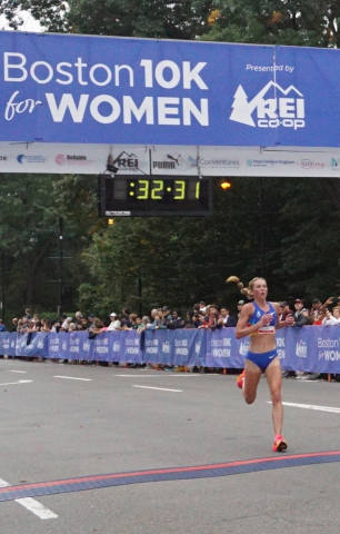 Emily Venters of Portland, Oregon was second in a time of 32:31